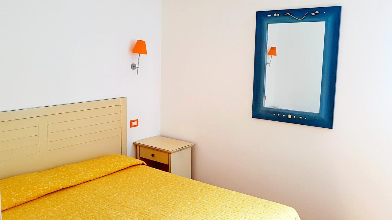 Hotel Villa Tramonto Direttamente Sul Mare San Vincenzo Exteriör bild