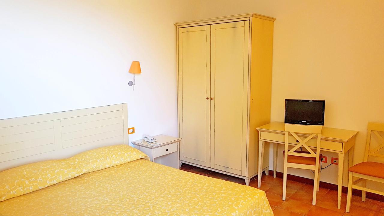 Hotel Villa Tramonto Direttamente Sul Mare San Vincenzo Exteriör bild