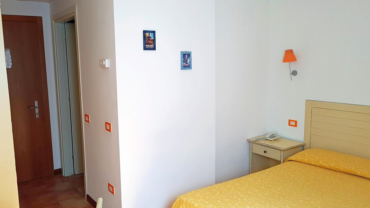 Hotel Villa Tramonto Direttamente Sul Mare San Vincenzo Exteriör bild