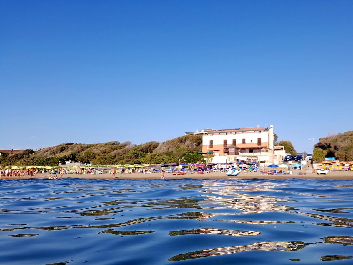 Hotel Villa Tramonto Direttamente Sul Mare San Vincenzo Exteriör bild