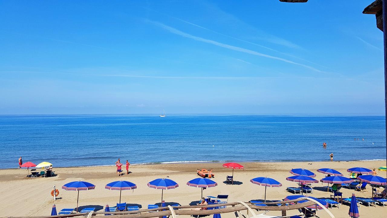 Hotel Villa Tramonto Direttamente Sul Mare San Vincenzo Exteriör bild